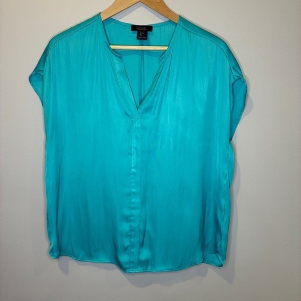 Rachel Roy Blouse L Polyester Satin Workwear Teal Turquoise Aqua Split Neck